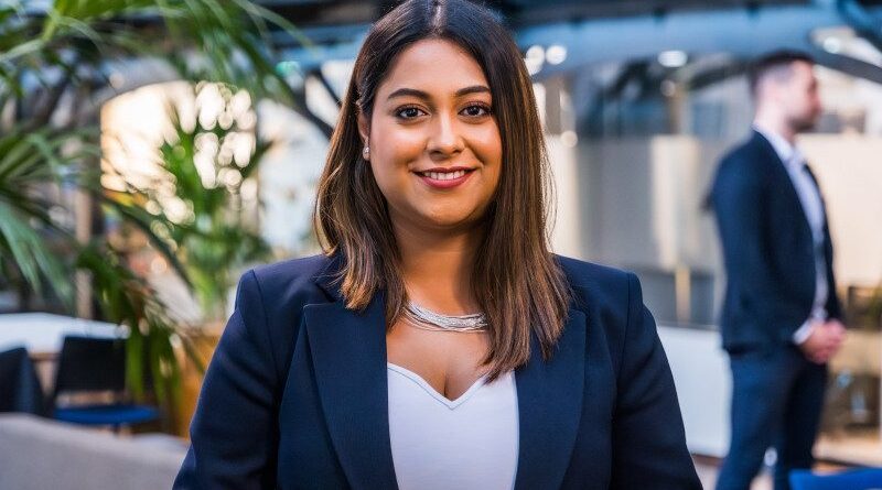 Headshot of Gclinics co-founder and CEO Auindrila Das in what appears to be an indoor office space.